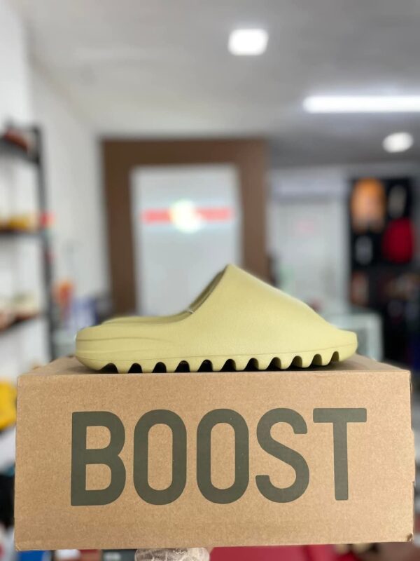 Yeezy Slides Pallets