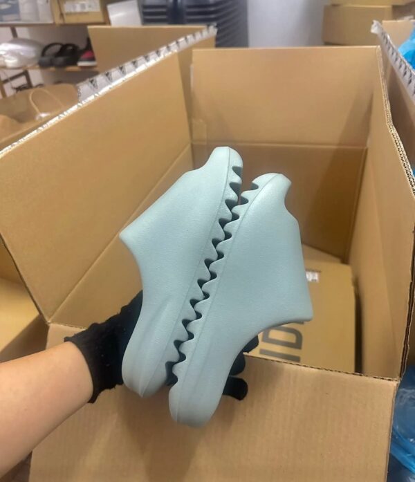 Yeezy Slides Pallets