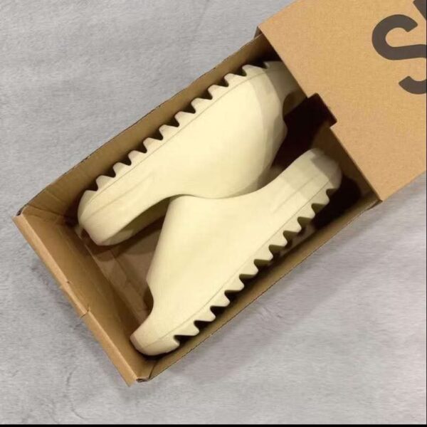 Yeezy Slides Pallets