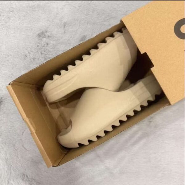 Yeezy Slides Pallets