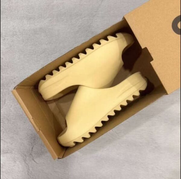 Yeezy Slides Pallets