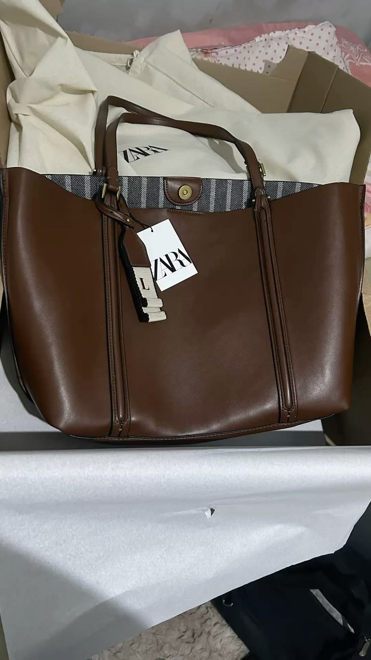 ZARA Handbags & Fashion Accessories Liquidation Pallets