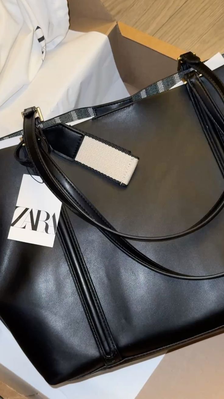 ZARA Handbags & Fashion Accessories Liquidation Pallets