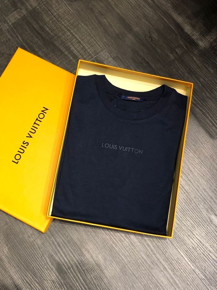 Louis Vuitton Boxed T-Shirts with Gift Bags — Wholesale Pallet