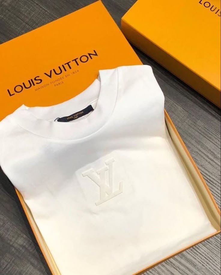 Louis Vuitton Boxed T-Shirts with Gift Bags — Wholesale Pallet