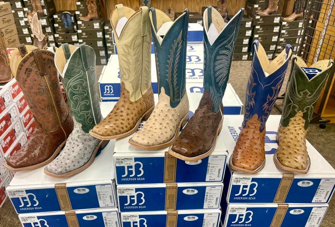 COWBOY BOOTS (WESTERN BOOTS) LIQUIDATION PALLET — WHOLESALE FOOTWEAR