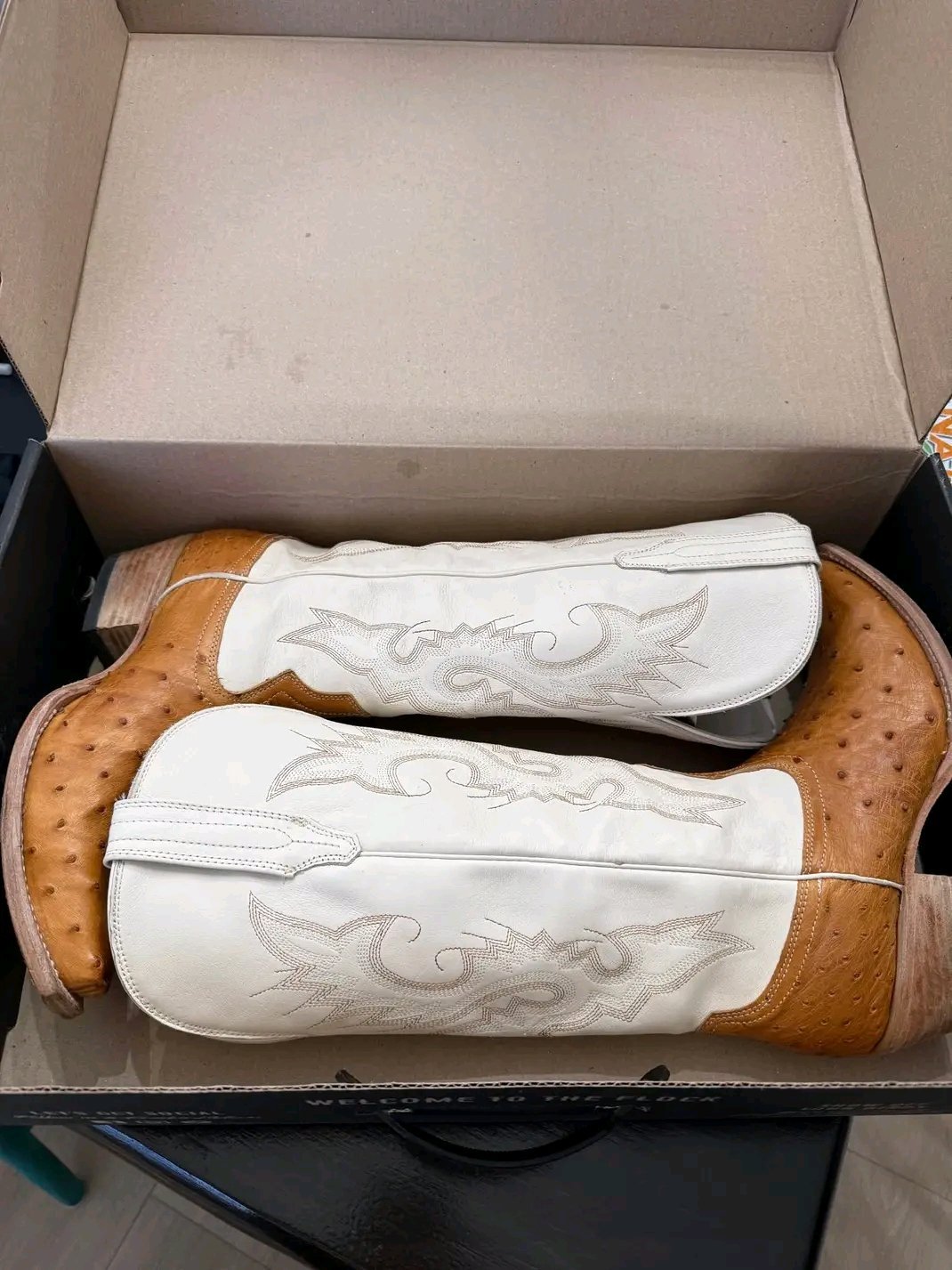 COWBOY BOOTS (WESTERN BOOTS) LIQUIDATION PALLET — WHOLESALE FOOTWEAR