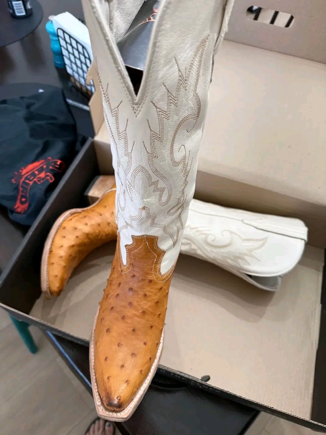 COWBOY BOOTS (WESTERN BOOTS) LIQUIDATION PALLET — WHOLESALE FOOTWEAR