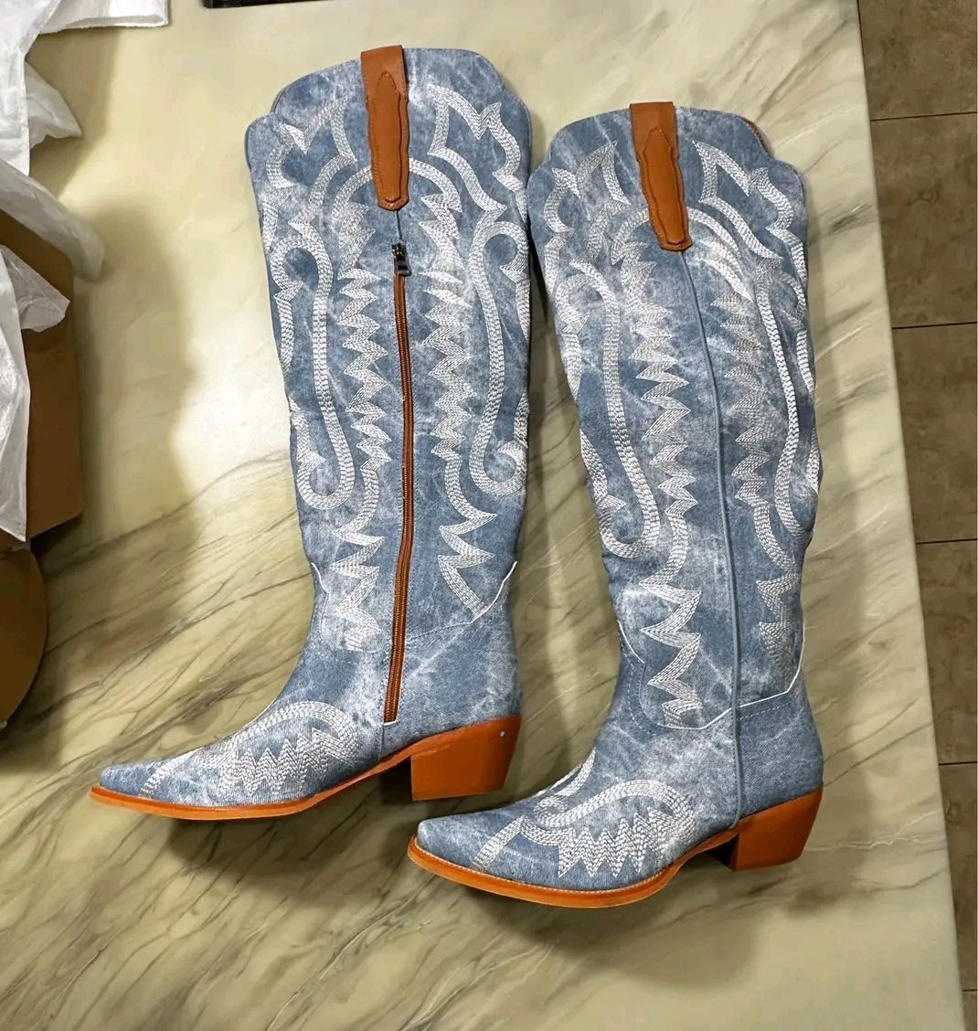 COWBOY BOOTS (WESTERN BOOTS) LIQUIDATION PALLET — WHOLESALE FOOTWEAR